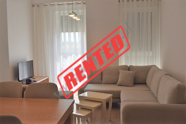 Apartament 1+1 me qira ne Kompleksin Siri 2 ne rrugen Siri Kodra ne Tirane.
Shtepia pozicionohet ne